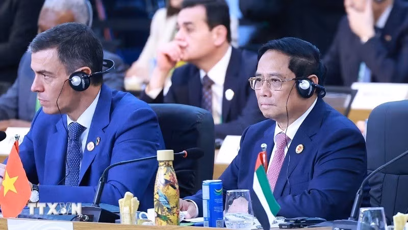 范明正总理出席“全球治理体系改革”讨论会。