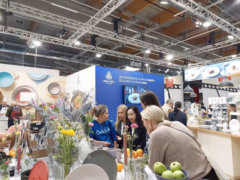 越南企业参加在德国举行的2024年国际消费品博览会。