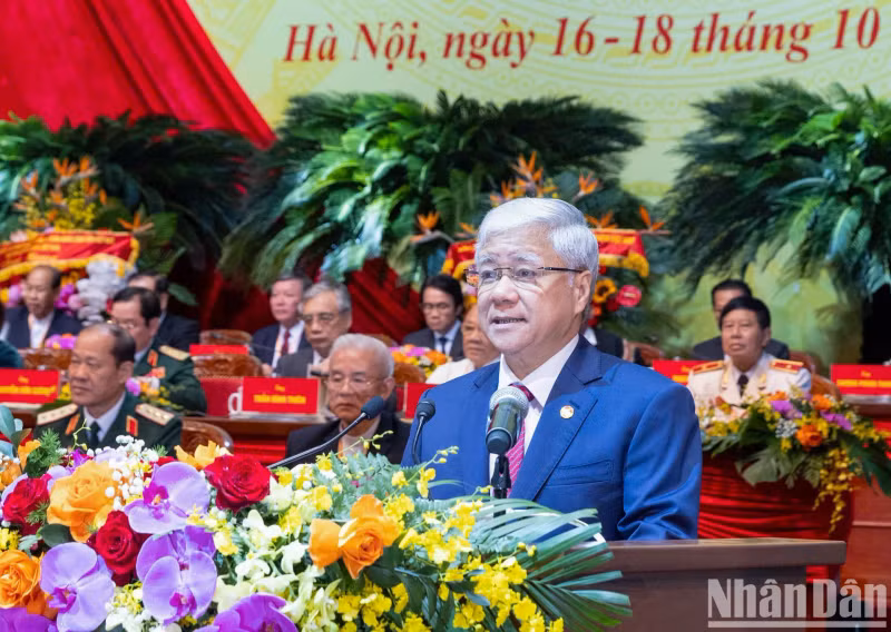 越南祖国阵线中央委员会主席杜文战在大会上致开幕词。 越南祖国阵线中央委员会主席杜文战在大会上致开幕词。