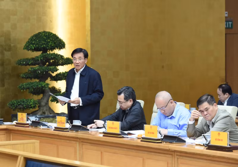 政府办公厅主任陈文山部长在会上发表讲话。