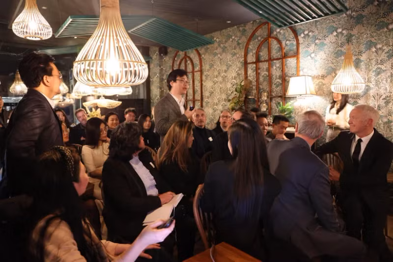 设在苏黎世的Move Digital AG公司自然语言你处理部（NLP）主任刘永全博士在活动上发言。（图片来源：越通社）