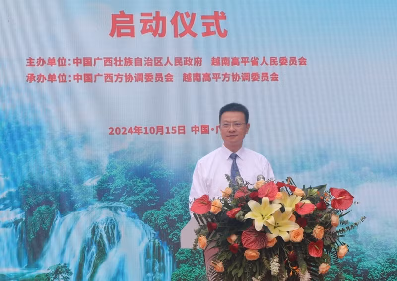 广西壮族自治区人民政府副主席胡凡发表讲话。(图片来源:越通社) 广西壮族自治区人民政府副主席胡凡发表讲话。(图片来源:越通社)