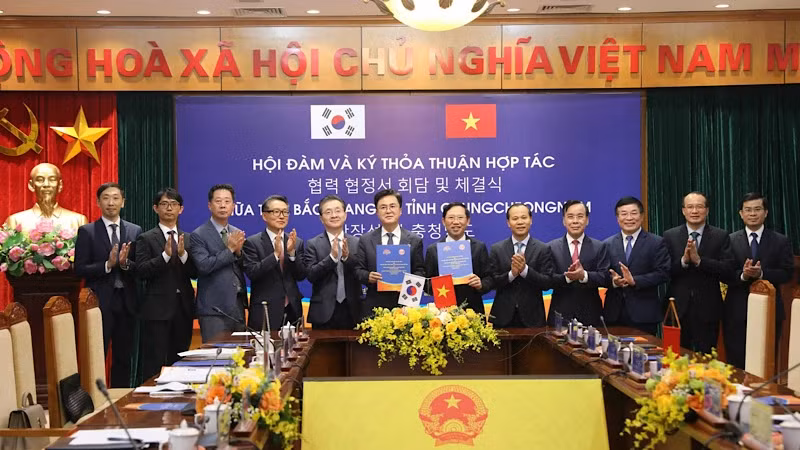 双方合作协议签订仪式。