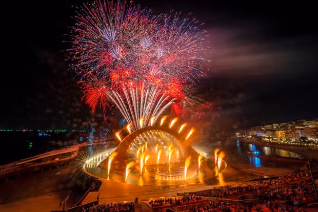 亚洲规模最大的海水面上多媒体艺术展示秀Kiss The Stars。