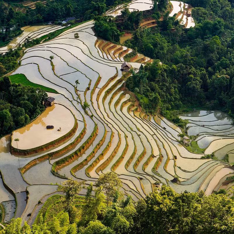 从河江市经过管巴、安明、同文和苗旺县等长达184公里的路段被命名为幸福路。