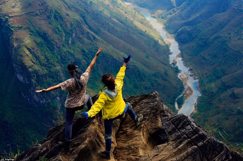 几年来，河江省同文岩石高原、马皮凉岭等景点吸引越来越多游客前来参观游览。
