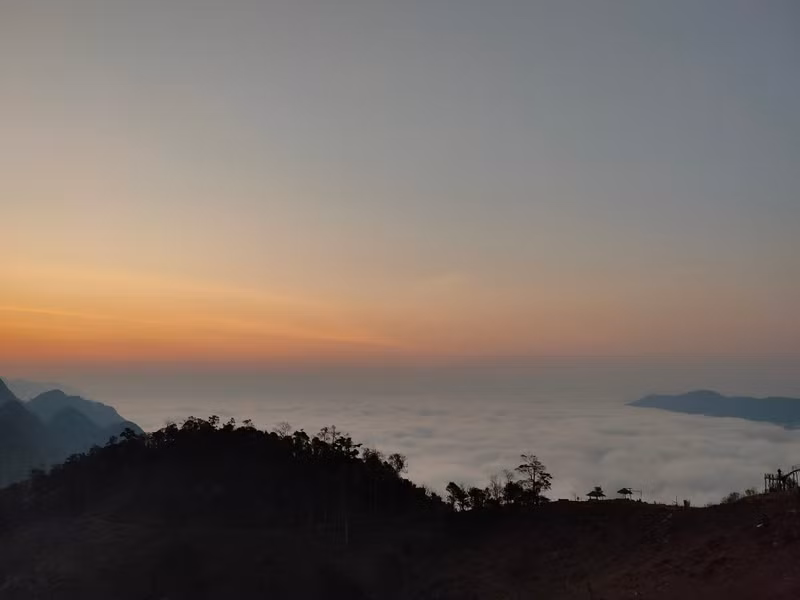 赴和平省戈洞“猎云”。