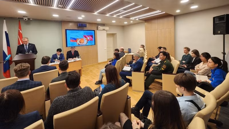 俄罗斯与越南建交73周年纪念会议场景。