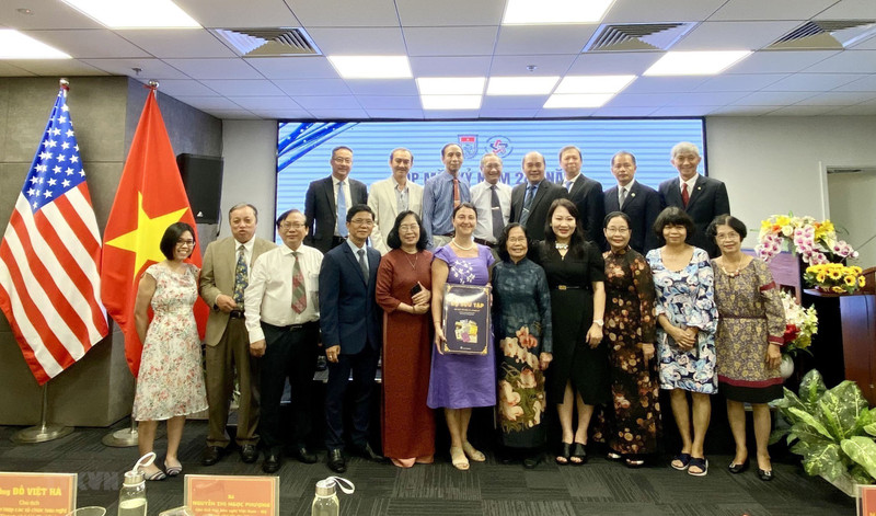 代表们在庆典上合影。（图片来源：越通社）