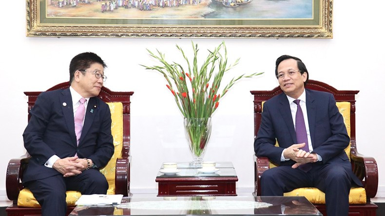 越南劳动荣军与社会部部长陶玉容与日本厚生劳动省大臣加藤胜信。