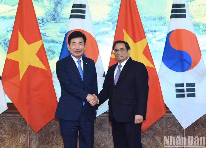 越南政府总理范明正会见韩国国会议长金振杓。