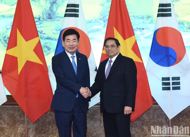 越南政府总理范明正会见韩国国会议长金振杓。