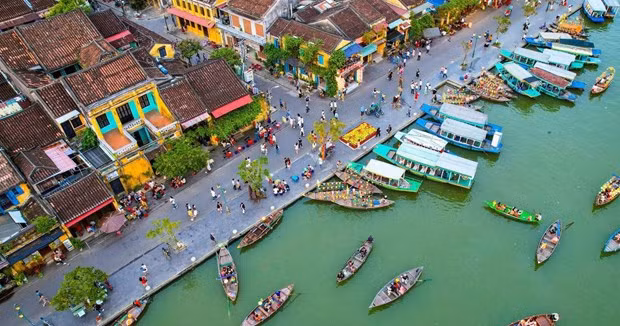 广南省会安古镇迎接数万人次游客前来参观旅游。