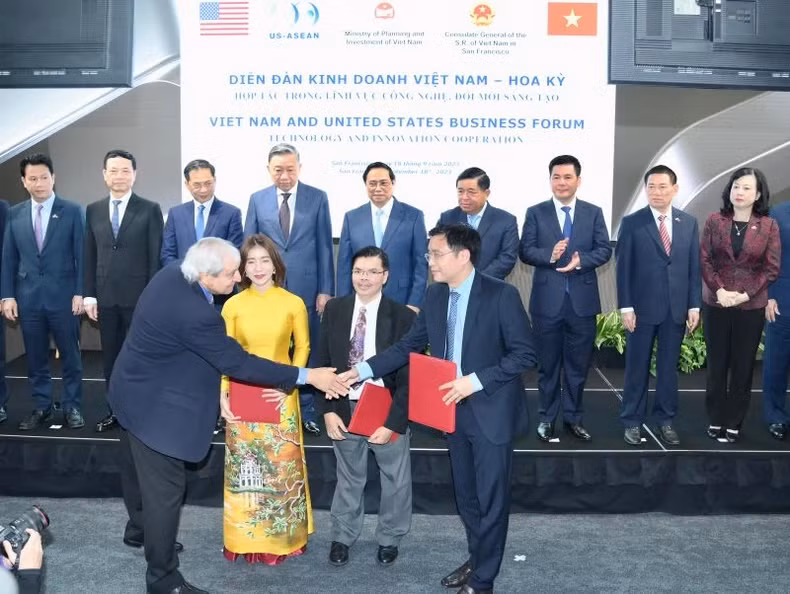 范明正总理见证了两国各项合作协议的签署。