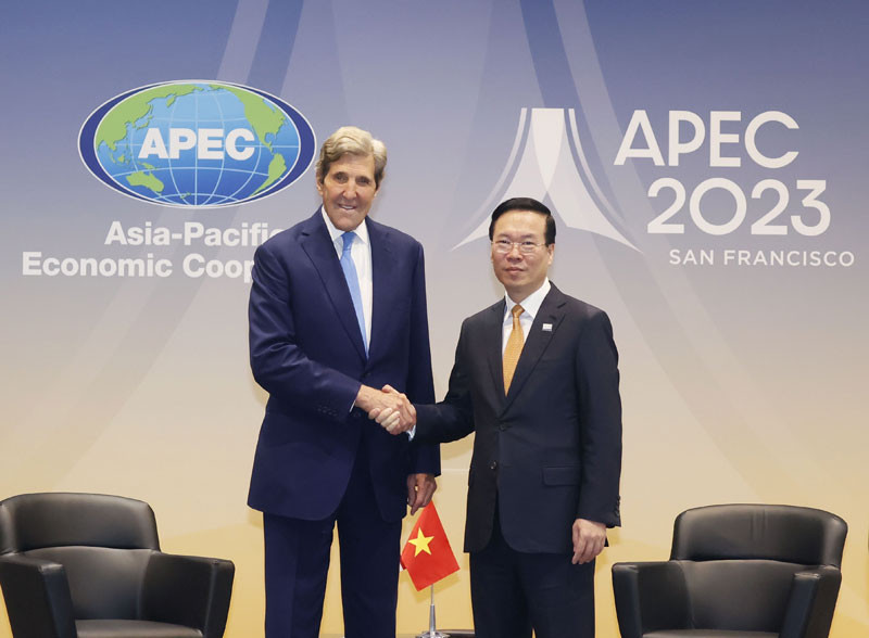 越南国家主席武文赏会见美国总统气候问题特使约翰•克里。（图片来源：越通社）