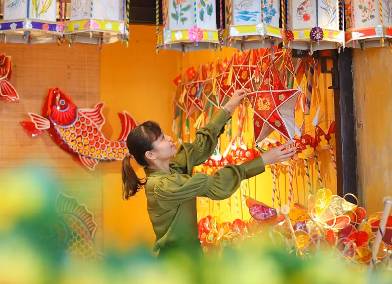 闪烁的五角星灯展区非常吸引儿童们的眼球。