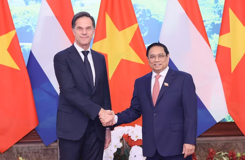 荷兰首相马克·吕特与越南政府总理范明正。（图片来源：越通社）