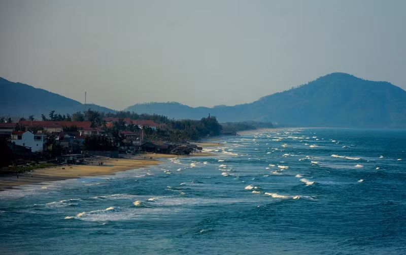 从海云山口俯瞰承天顺化省富禄县陵姑镇。