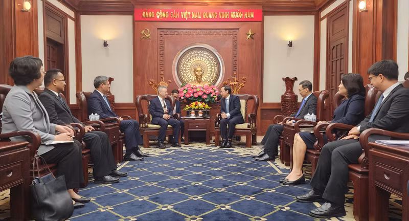 会见场景。（图片来源：胡志明市妇女报）