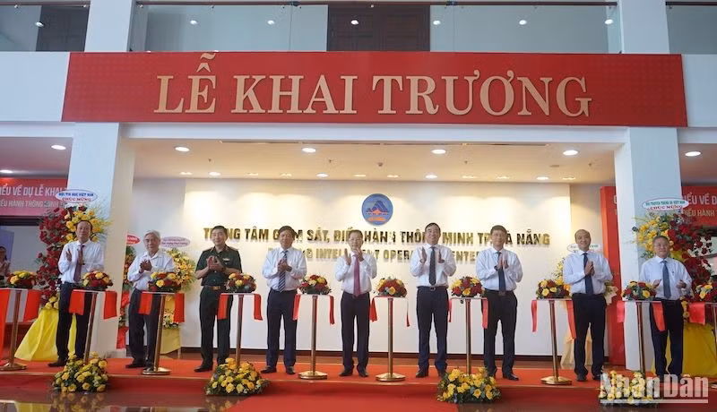 岘港市城市智慧监控中心启用仪式。