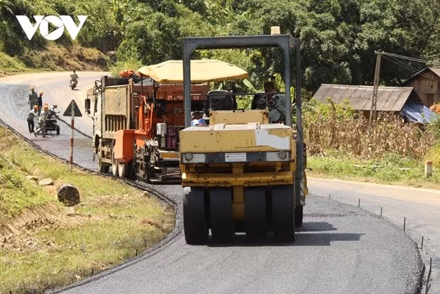 目前莱州省的全部乡村都建了通往市中心的水泥路;98%的村庄有摩托车道。 目前莱州省的全部乡村都建了通往市中心的水泥路;98%的村庄有摩托车道。