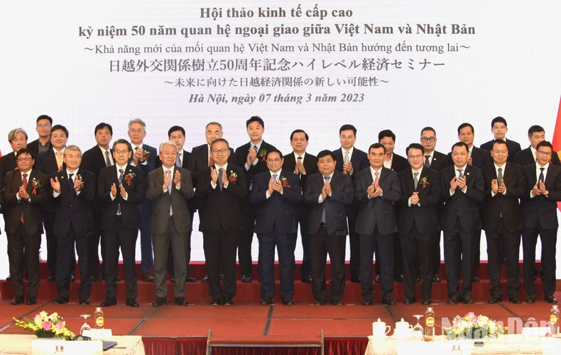 双方代表合影。（陈海 摄）