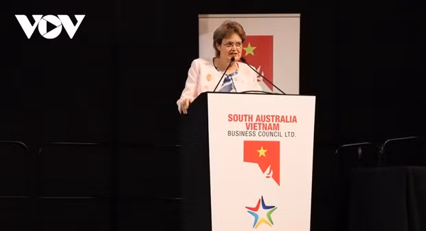 南澳大利亚州州长Frances Adamson女士在庆典上发表讲话。