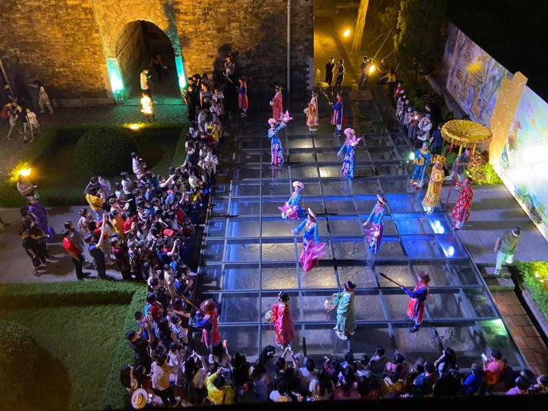 河内市旅游业推出了多种夜间旅游产品。
