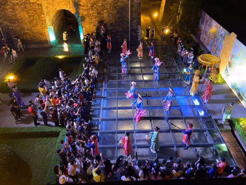 河内市旅游业推出了多种夜间旅游产品。