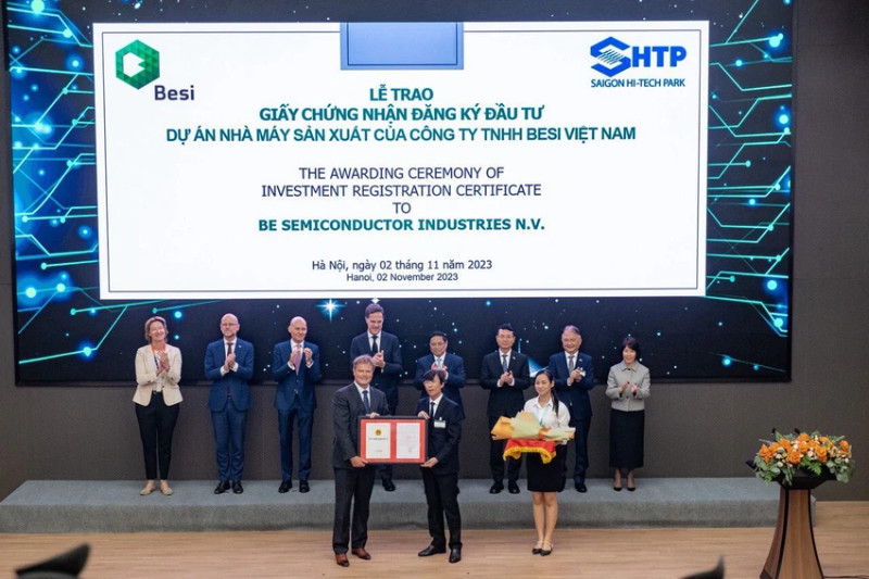 胡志明市高科技园区管理委员会向荷兰企业的半导体项目签发投资许可证。