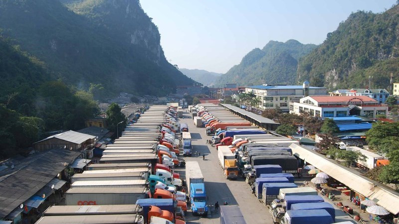 附图：北部边境口岸拥堵现象。（图片来源：VGP）