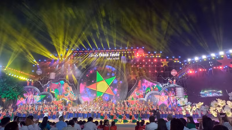 以“绚丽色彩的宣城之夜”为主题的2023年宣城文化节。