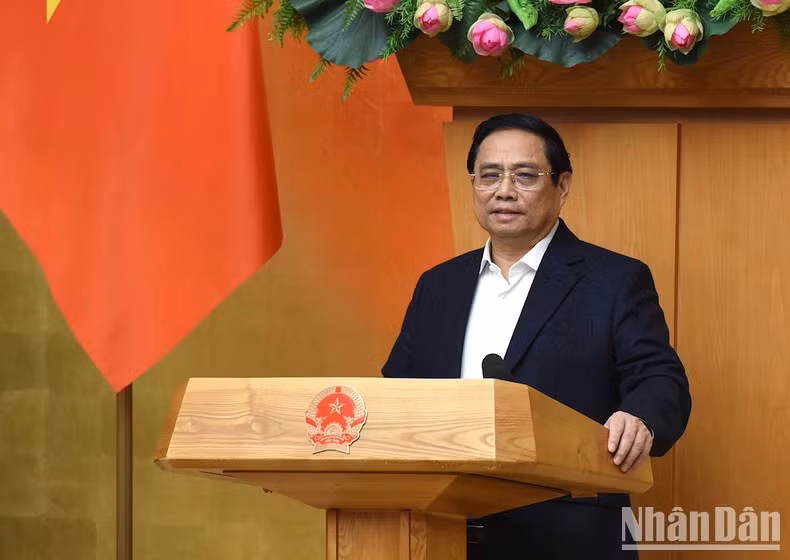 范明正总理在会议上发表讲话。