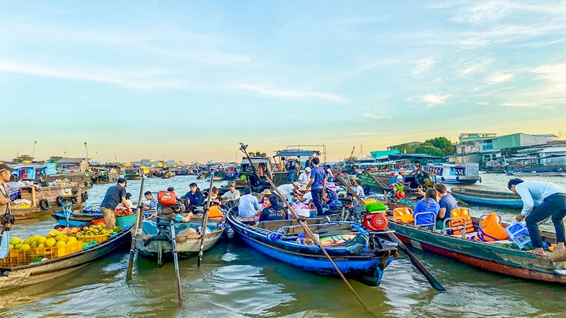 九龙江三角洲著名旅游目的地——芹苴市丐冷水上集市。