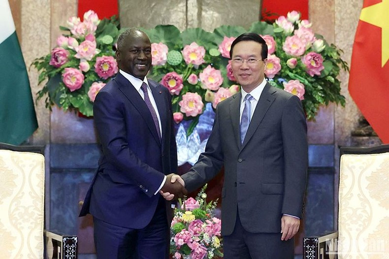 国家主席武文赏与科特迪瓦国民议会议长比克多戈。