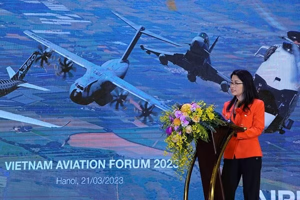 越南空中客车公司总经理黄知梅在越南航空论坛开幕式上致辞。（图片来源：越通社）
