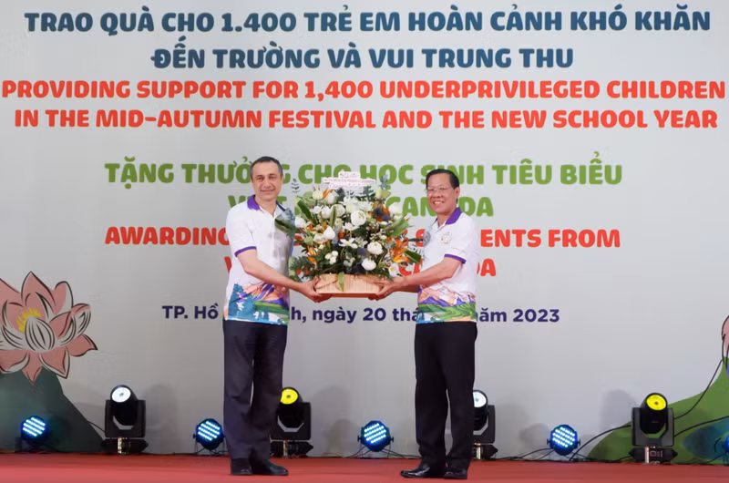 越南与加拿大建交50周年庆祝活动在胡志明市举行。（图片来源：年轻人报）