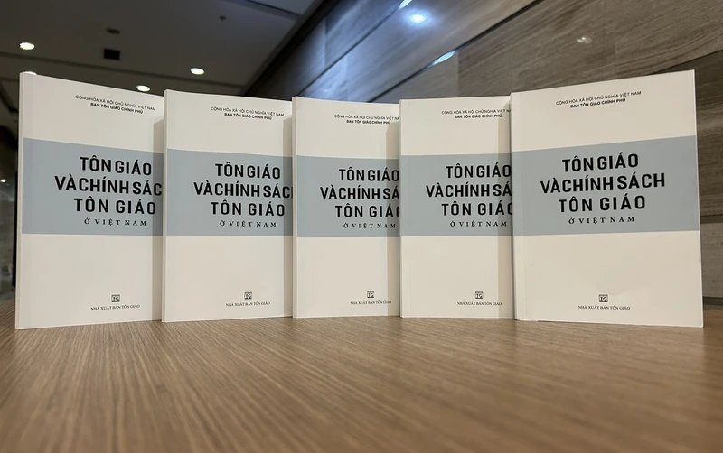 《越南宗教和宗教政策》白皮正式发布。（图片来源：国际报）
