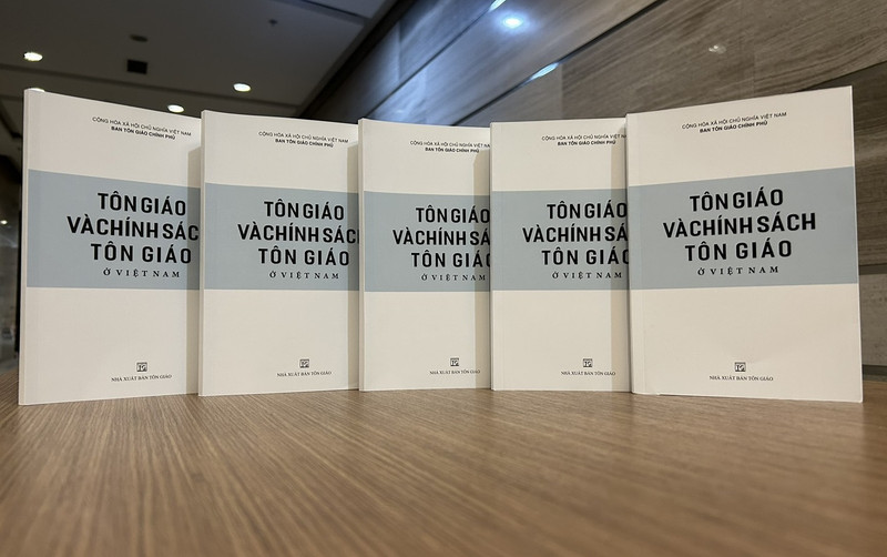 《越南宗教和宗教政策》白皮正式发布。（图片来源：国际报）