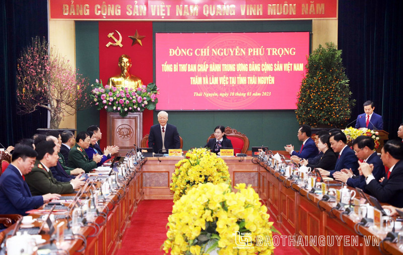 阮富仲在会议上发表讲话。（图片来源：太原报）