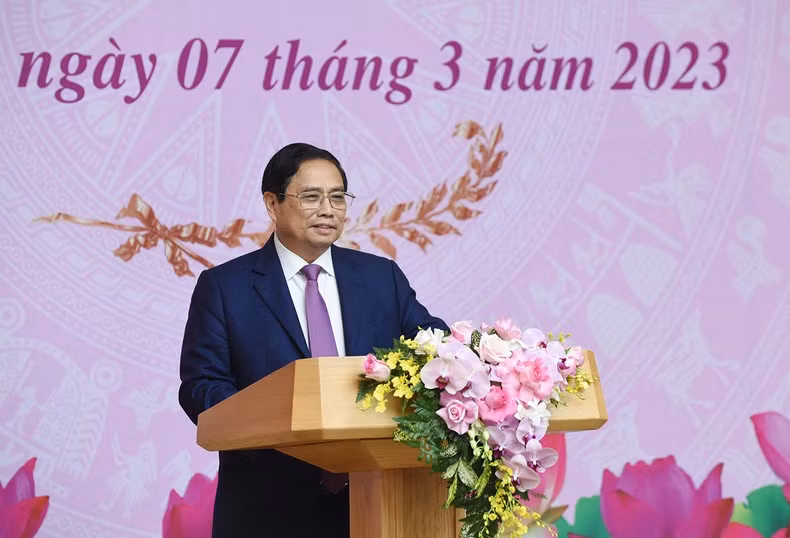 范明正总理在会上发表讲话。