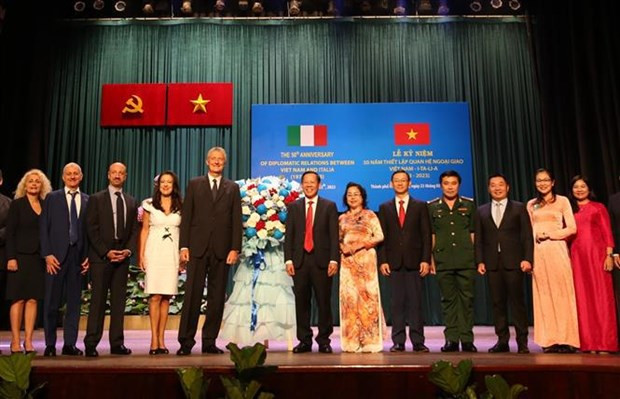 与会代表合影。