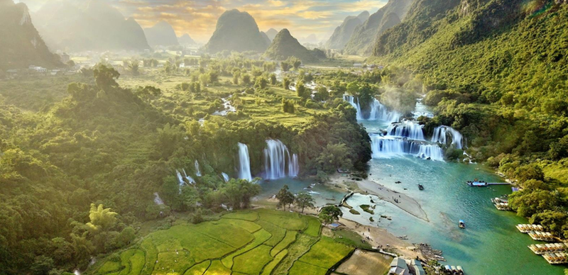 越南板约-中国德天跨国瀑布景区自9月15日起试运营开放。来源: 越通社