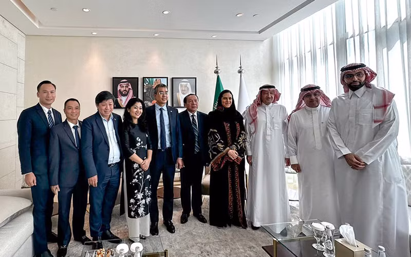 双方代表合影留念。