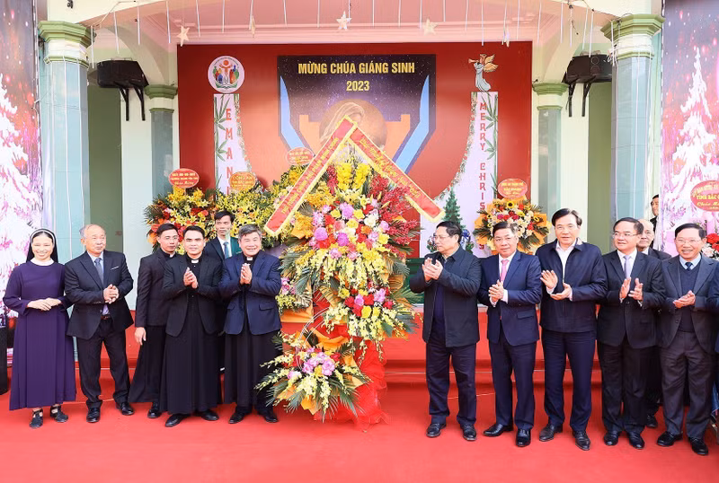 越南政府总理范明正向北江省天主教同胞致以圣诞祝福。（图片来源：越通社）