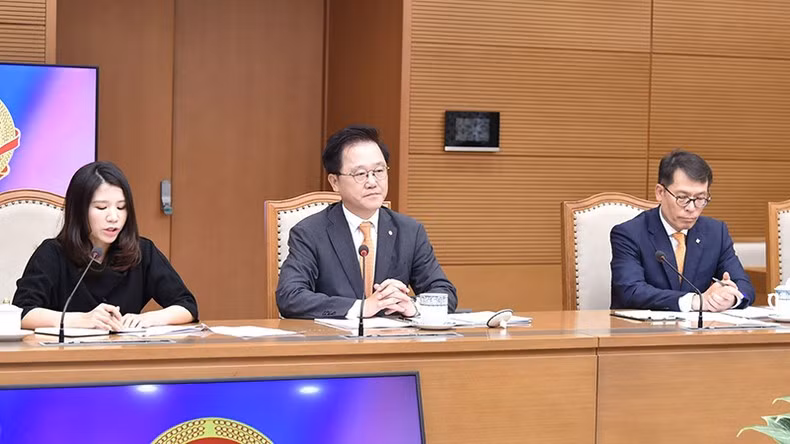 韩国产业银行（KDB）总裁兼首席执行官姜世勋出席会议。