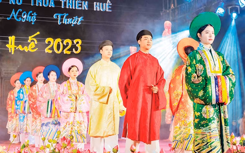 “顺化香色”越南传统长衣与美食节。