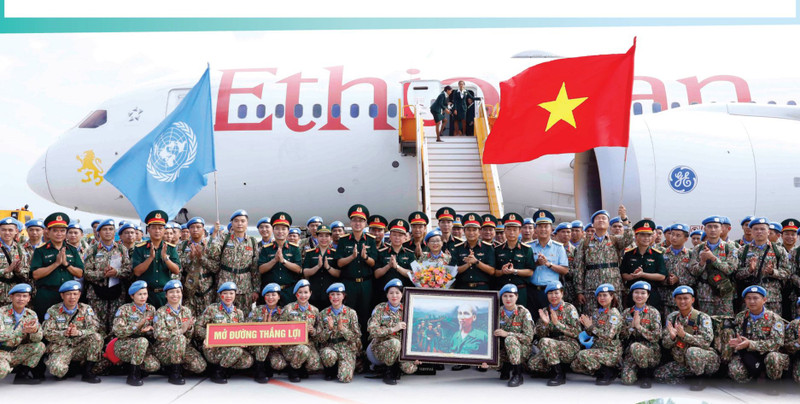 越南国防部二号工兵队启程赴阿卜耶伊地区执行任务【图表新闻】
