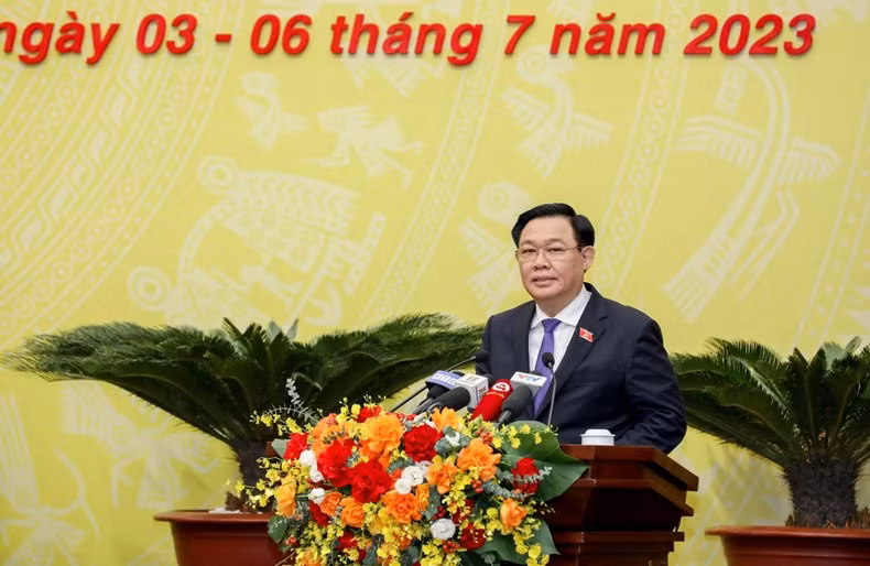 国会主席王廷惠在会上发言。