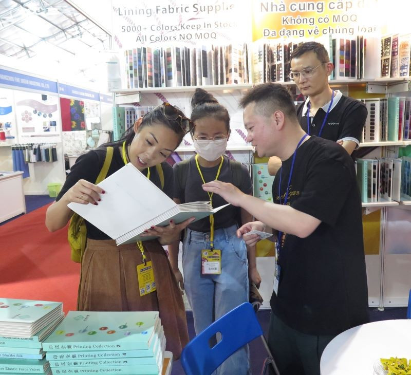 Saigontex 2023设有近2000个展位，吸引1300多家企业参展。